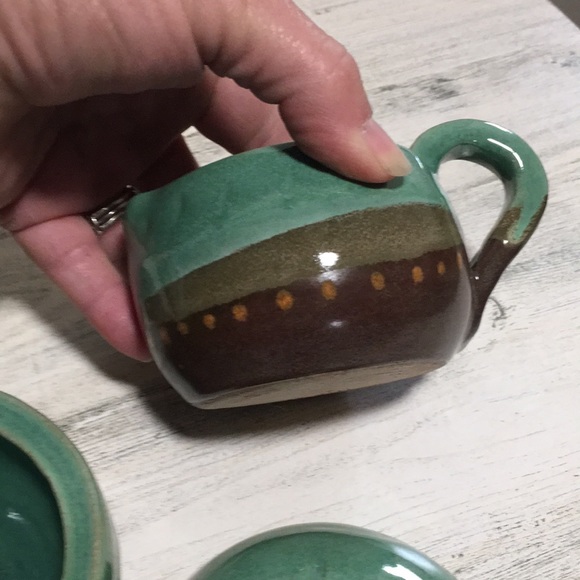 Set of two teal/brown handcrafted signed pottery bowl with lid & pitcher - Picture 5 of 9